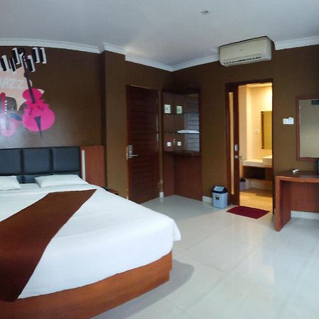 Votel Viure Hotel Jogjakarta Maguwo Dış mekan fotoğraf